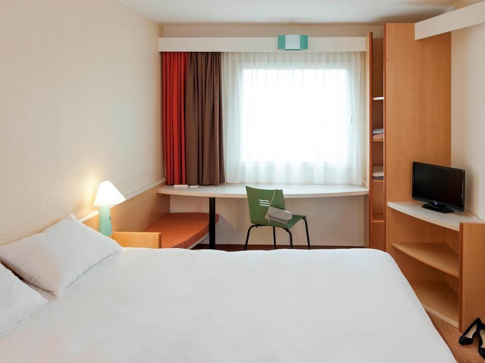 ไอบิส เอแปร์แน ซองทร์ วีล Hotel เอแปร์เน ภายนอก รูปภาพ