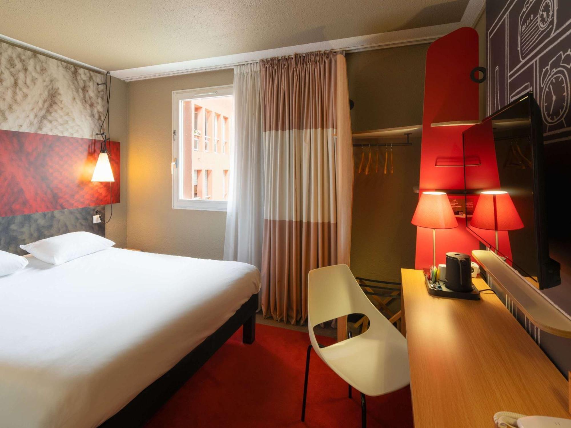ไอบิส เอแปร์แน ซองทร์ วีล Hotel เอแปร์เน ภายนอก รูปภาพ
