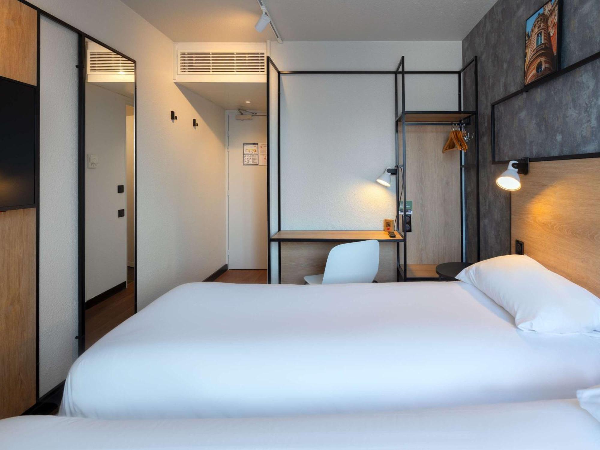 ไอบิส เอแปร์แน ซองทร์ วีล Hotel เอแปร์เน ภายนอก รูปภาพ